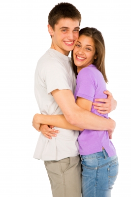 teen-couple-hugging