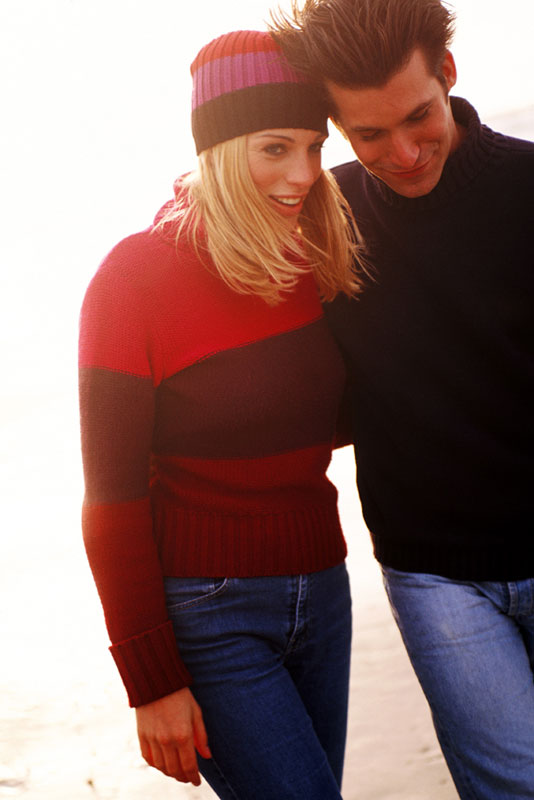 couple-walking-sweaters