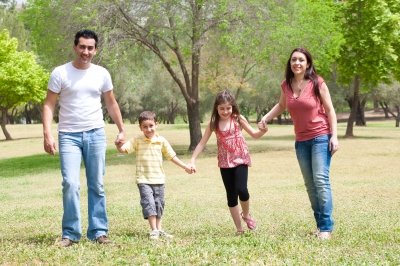 hisp-family-walking-in-field