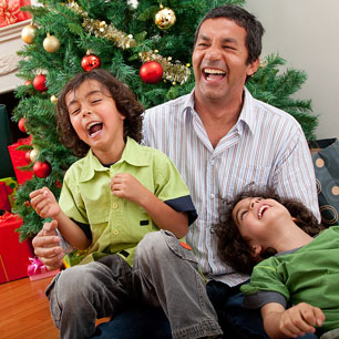 christmas-dad-2-boys-laughing