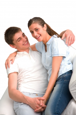 teen-couple-on-couch-hug-holding-hands