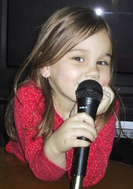 girl_singing_microphone